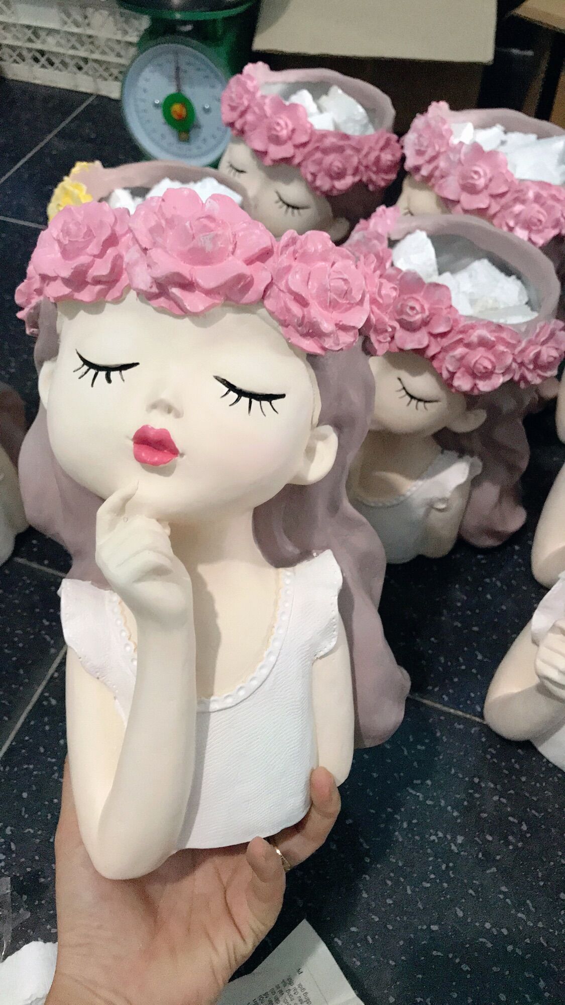 Bình cắm hoa hình cô gái đáng yêu
