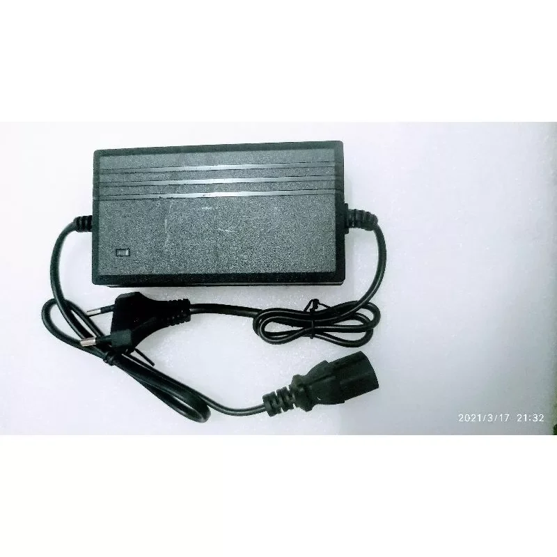 Sạc điện bình phun thuốc trừ sâu acquy 12v12ah .