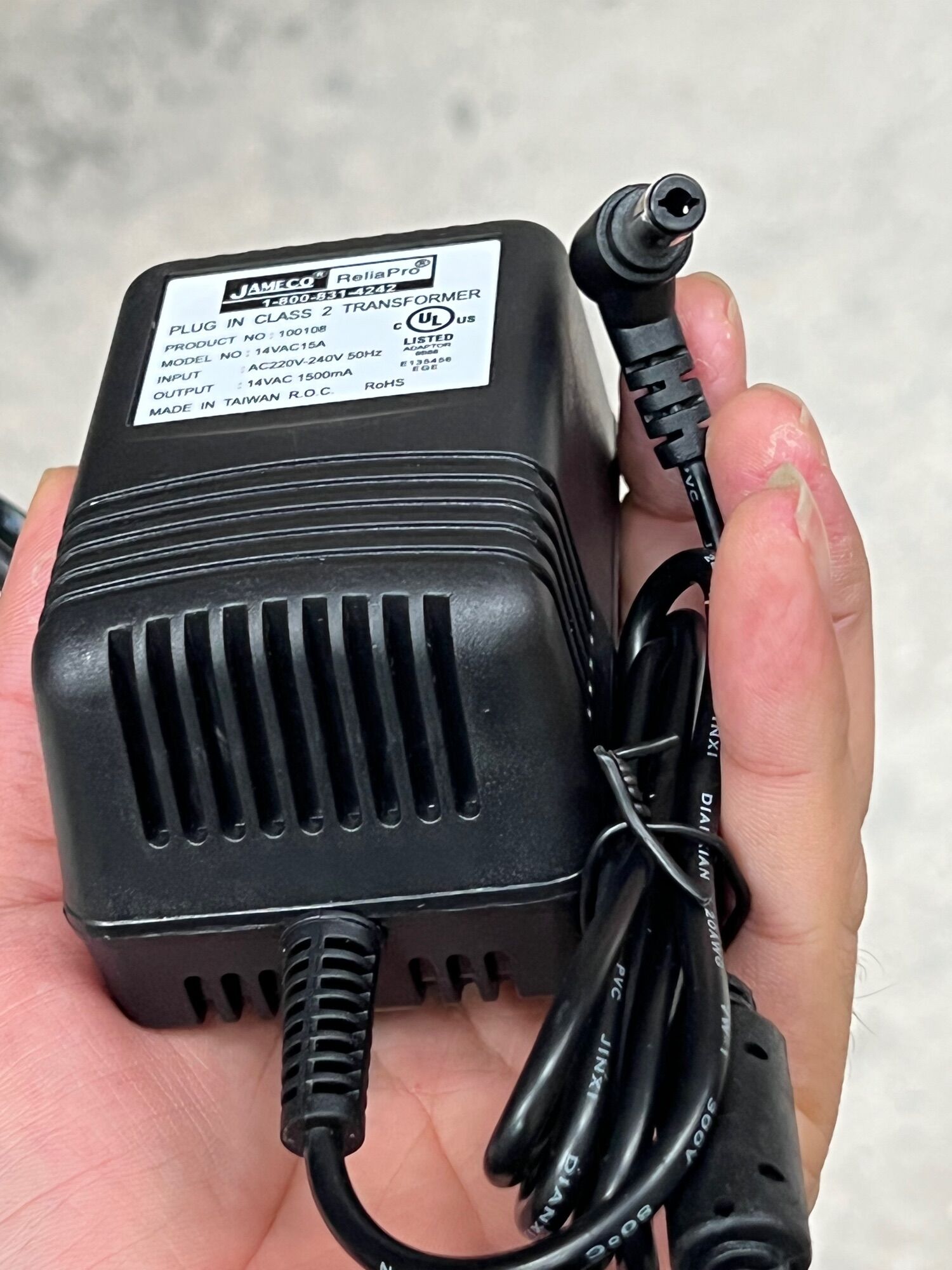 adapter nguồn AC 14V cho boss GT-8 (14vac chân to)