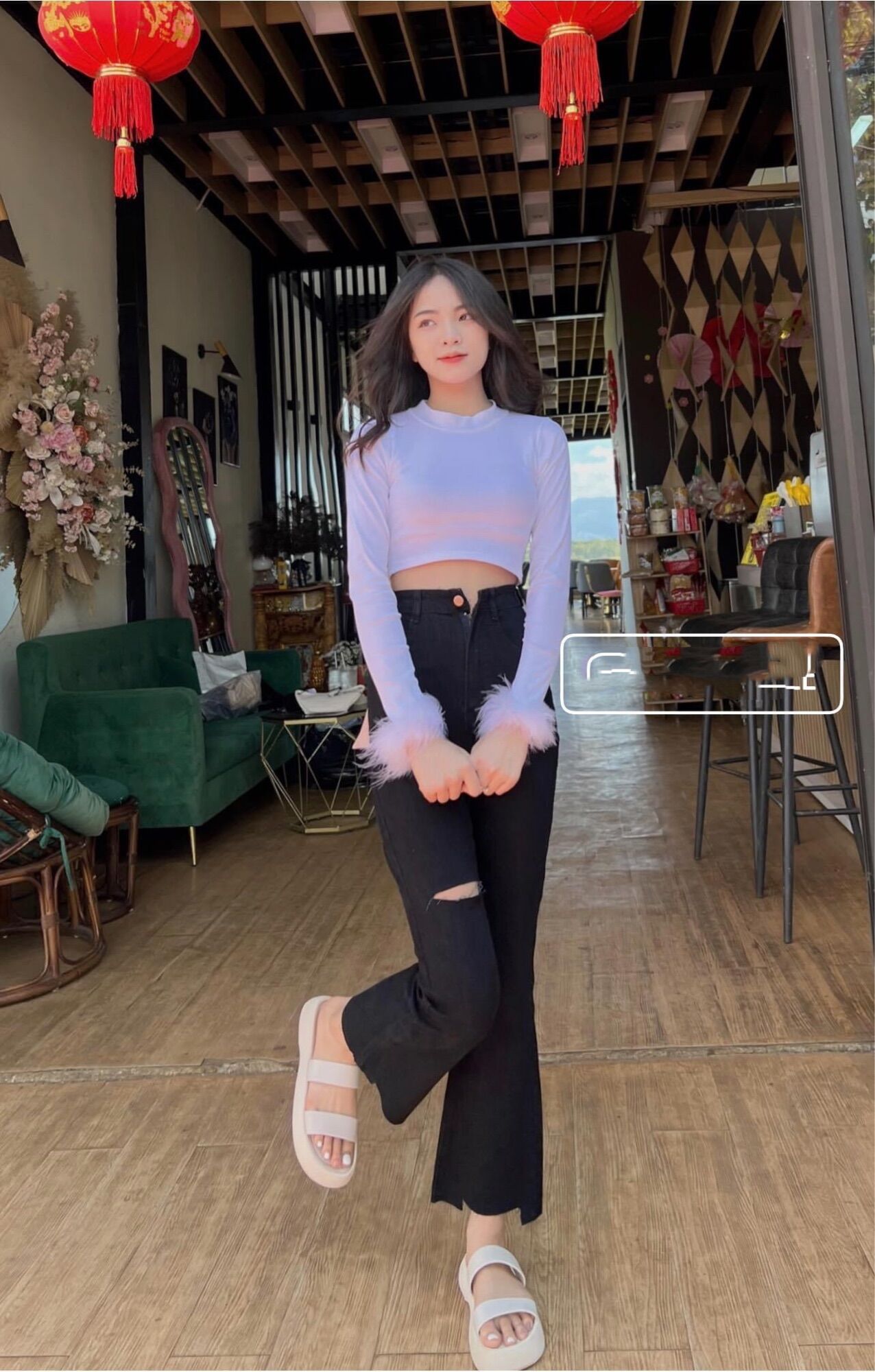 Set Jeans dài loe đen gấu 1line + Áo cổ lọ tay lông