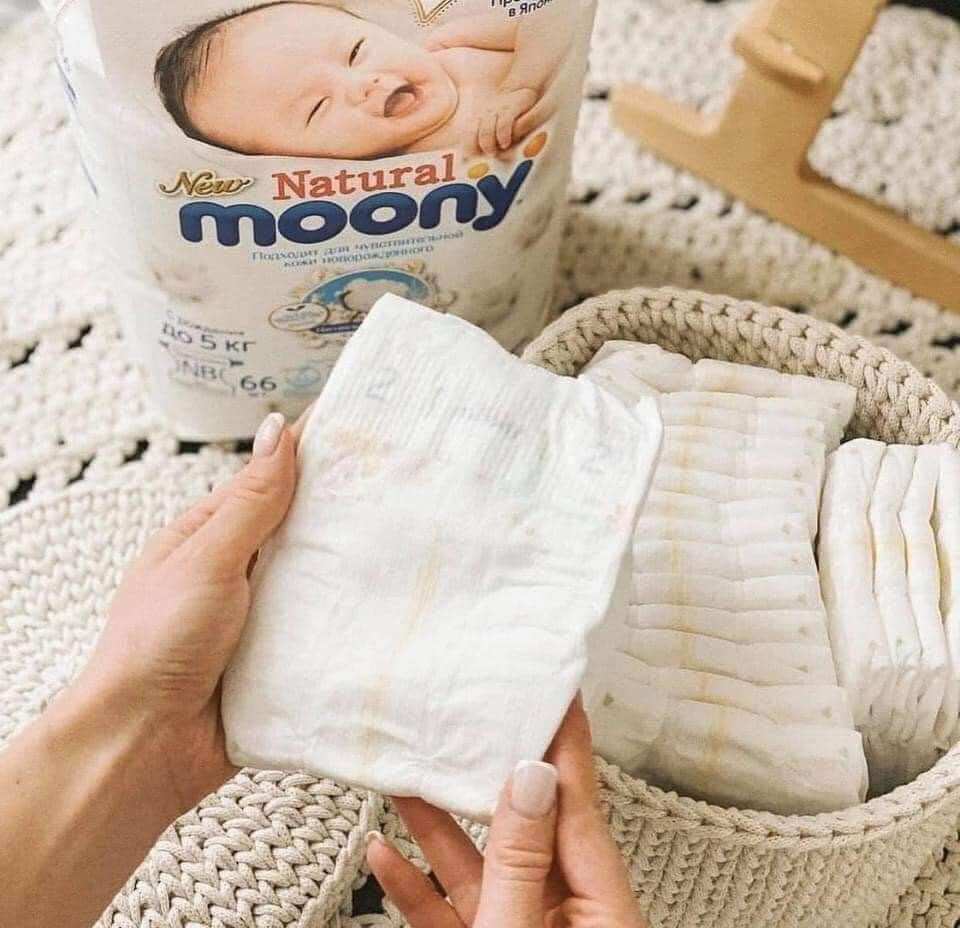 TÃ DÁN MOON TRẮNG NATURE NHẬT SIZE M (6-11kg) 46miếng