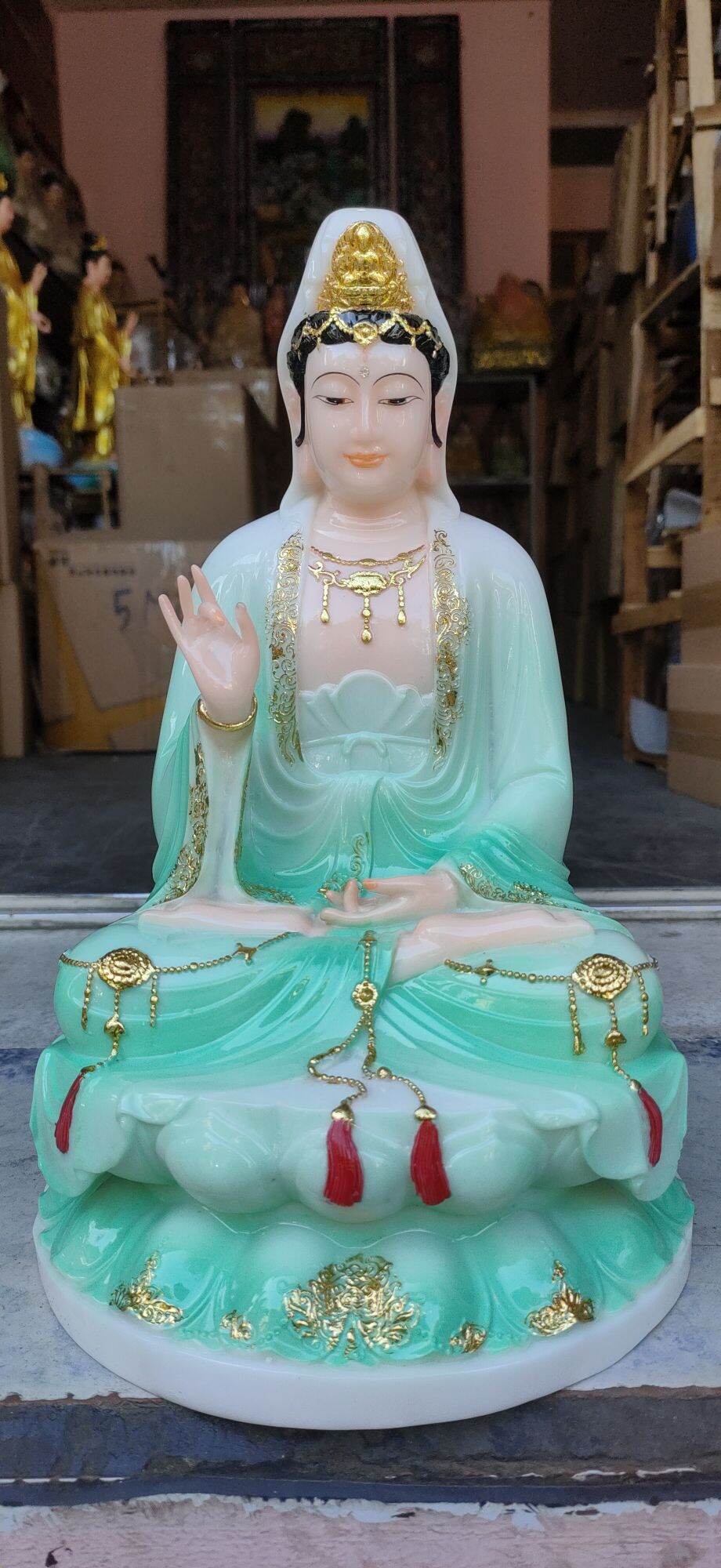 Tượng đức quan âm bồ tát, cao 30 cm.