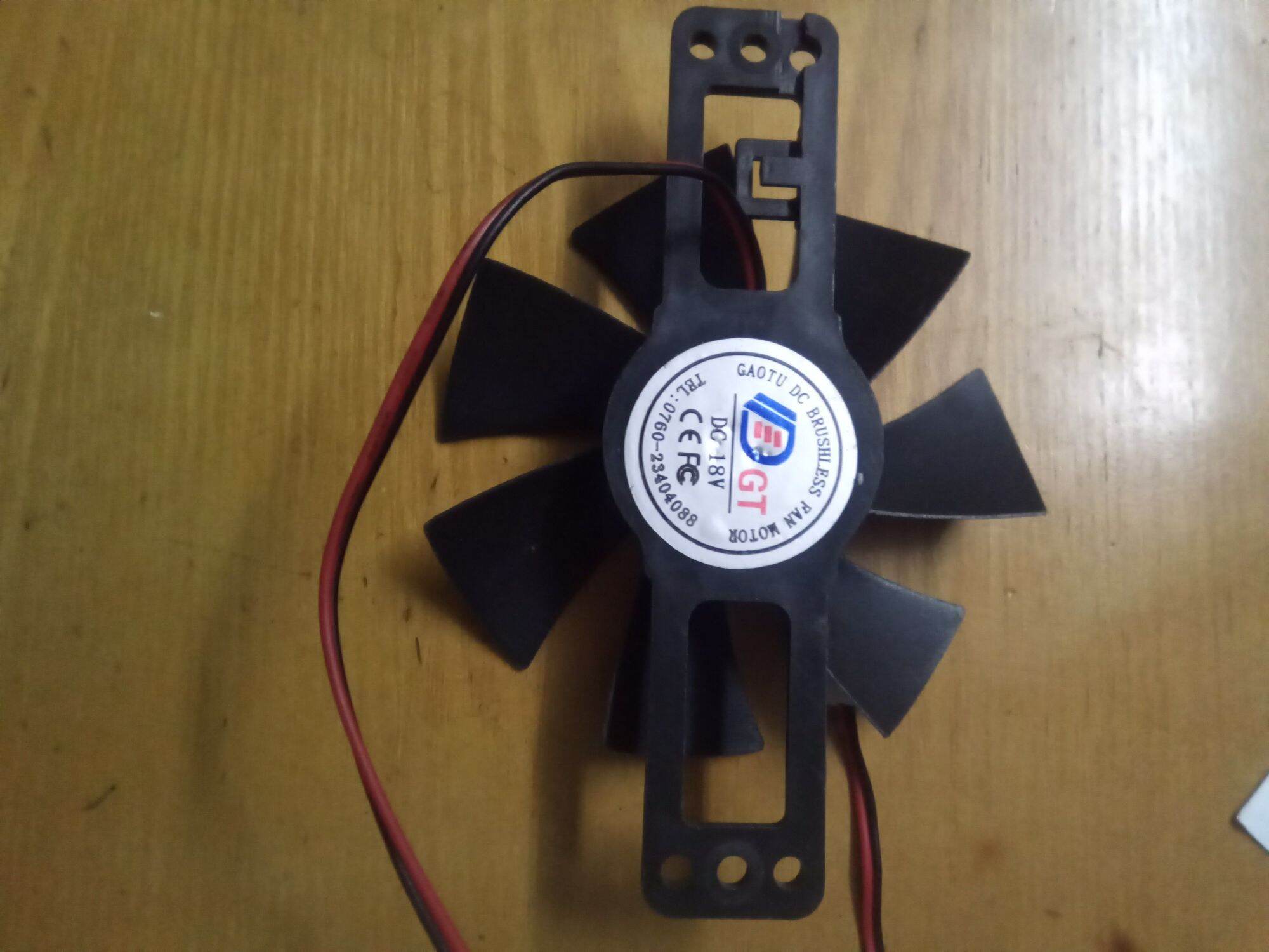 Quạt bếp từ 18V, Đường kính cánh 8.5 cm.