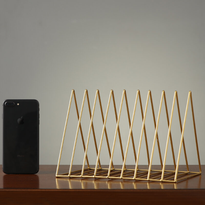 Kệ Sách Tam Giác Sắt Nghệ Thuật Đơn Giản Bắc Âu Kệ Báo Tạp Chí Giá Đựng Đồ Trang Trí Để Bàn Phòng Khách Phòng Đọc Sách Giá Sách