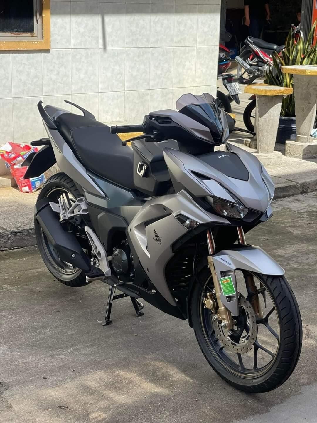 Thùng giữa gắn Winner V3