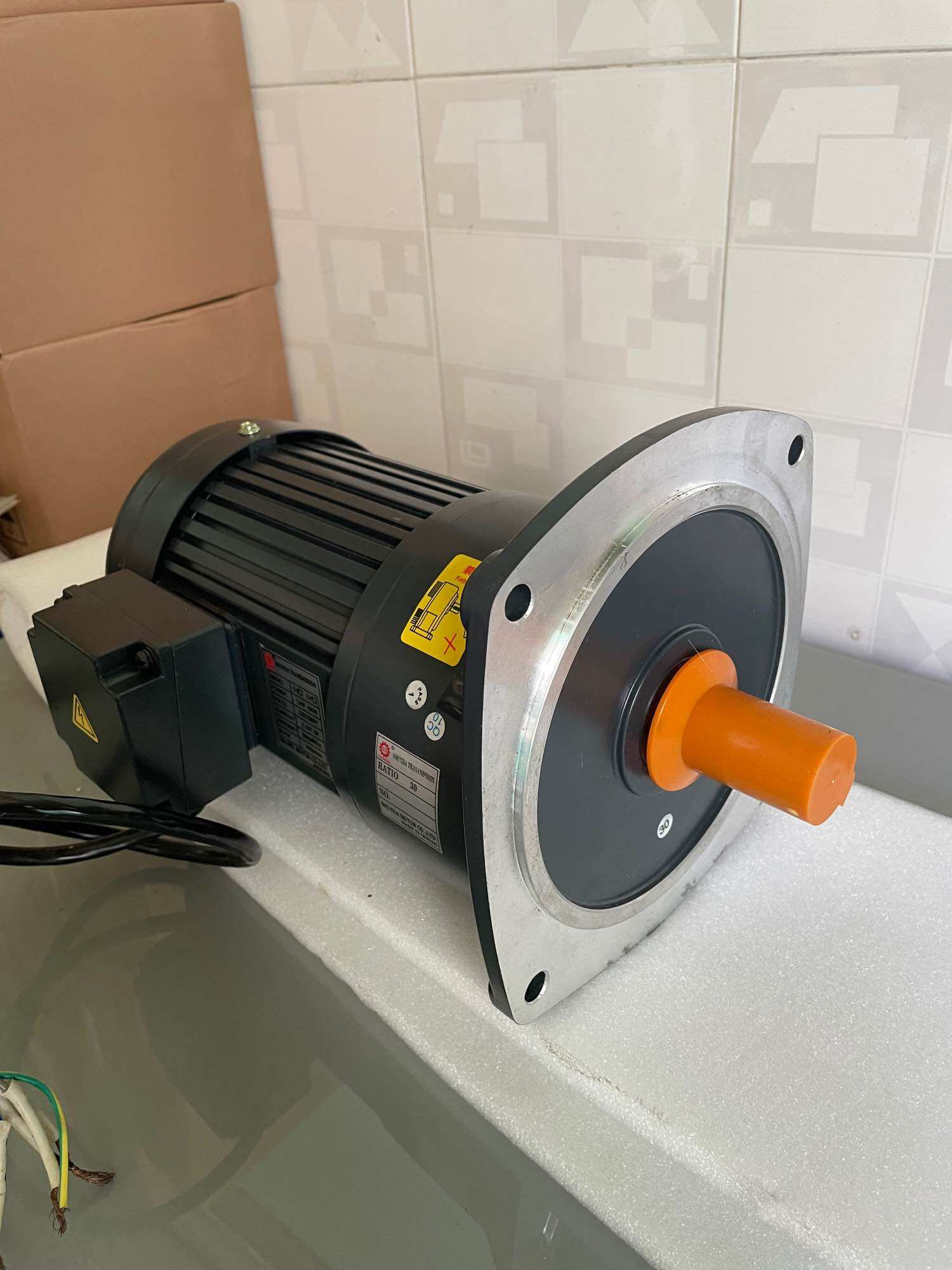 Motor giảm tốc 1pha mặt bích 1/2hp 1/30