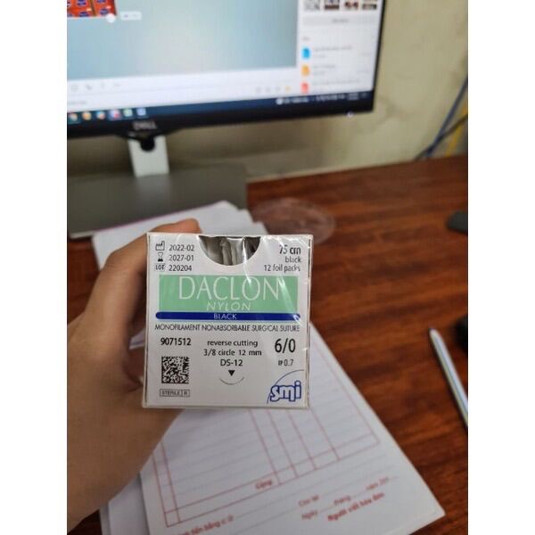 Chỉ thẩm mỹ nylon Daclon 6/0( hộp 12 sợi)