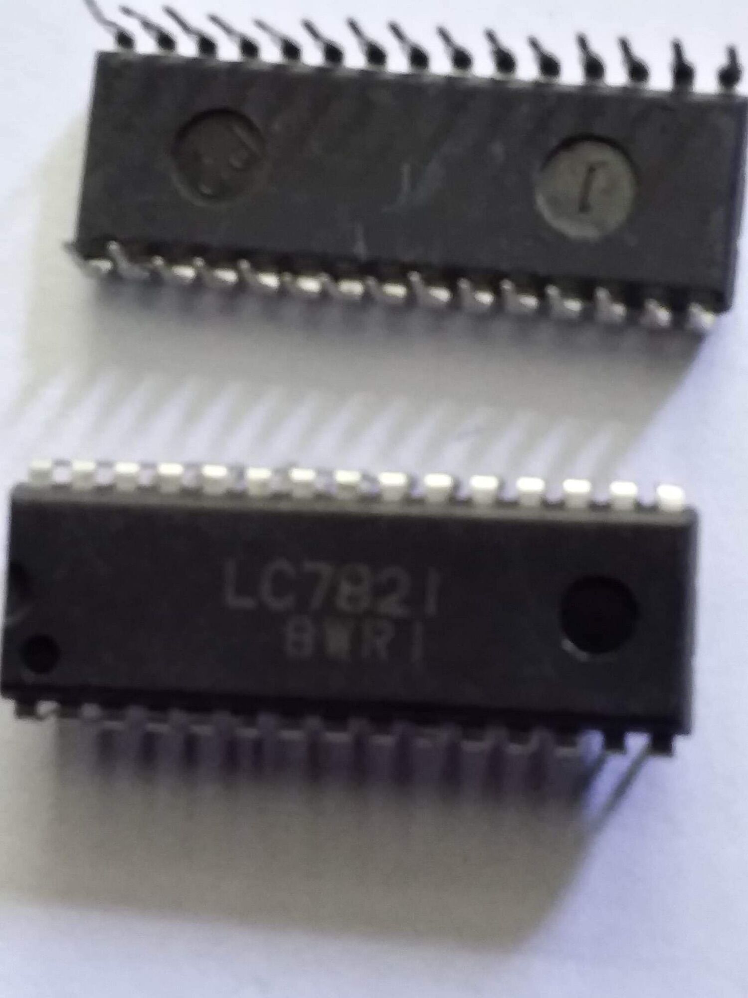1 CHIẾC IC LC7821