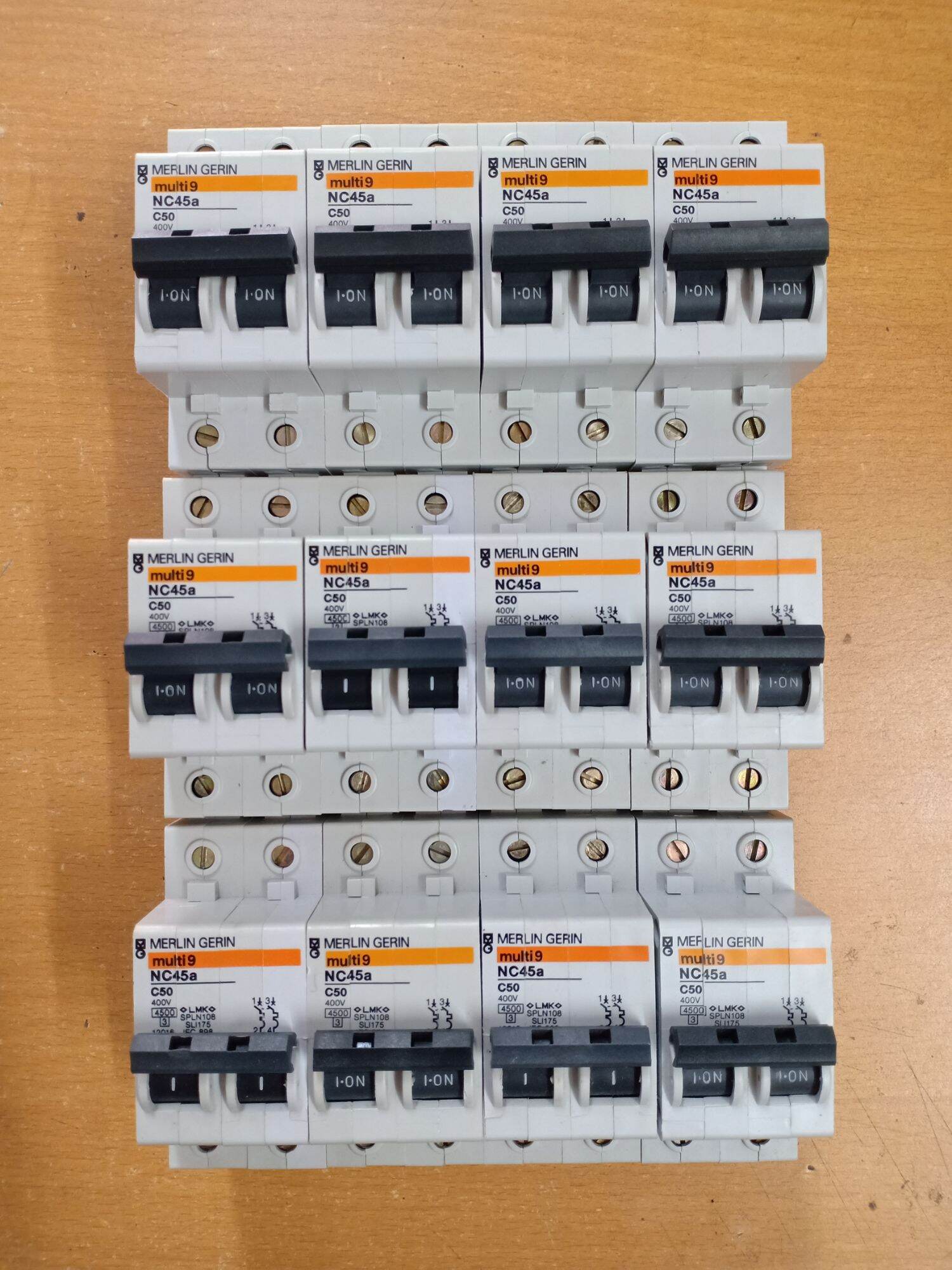 Át-attomat chống chập,quá tải 2 pha 50A Schneider-multi9