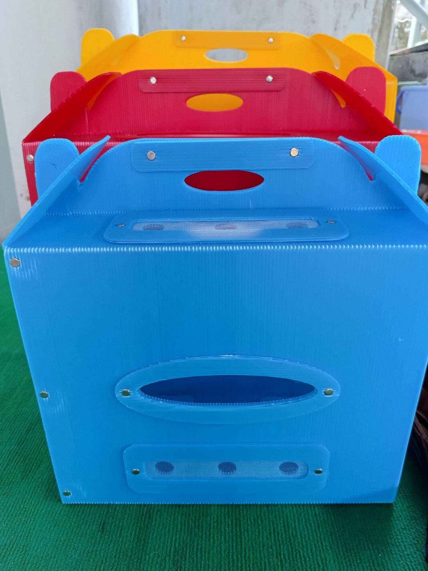 Thùng ngủ có lưới chống muỗi cho gà