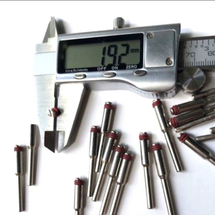 Trục kẹp đĩa lỗ vít 2mm cán 3mm