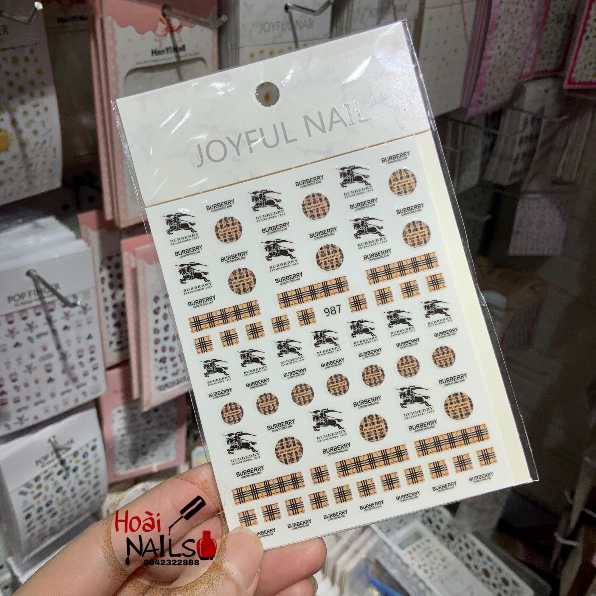 Sticker gấu moschino dán móng tay