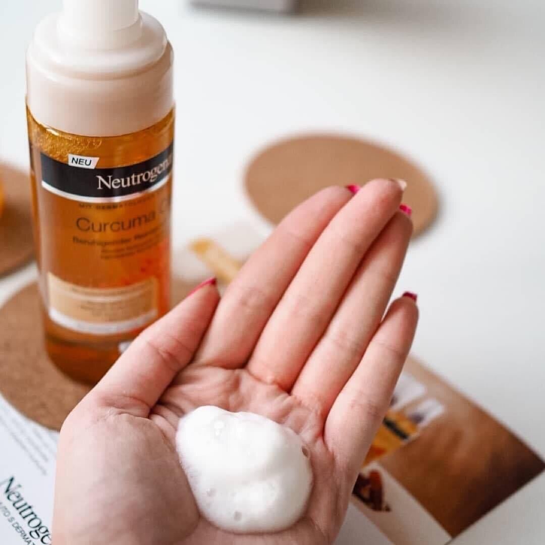 Sữa rửa mặt tinh chất nghệ  Neutrogena 150ml