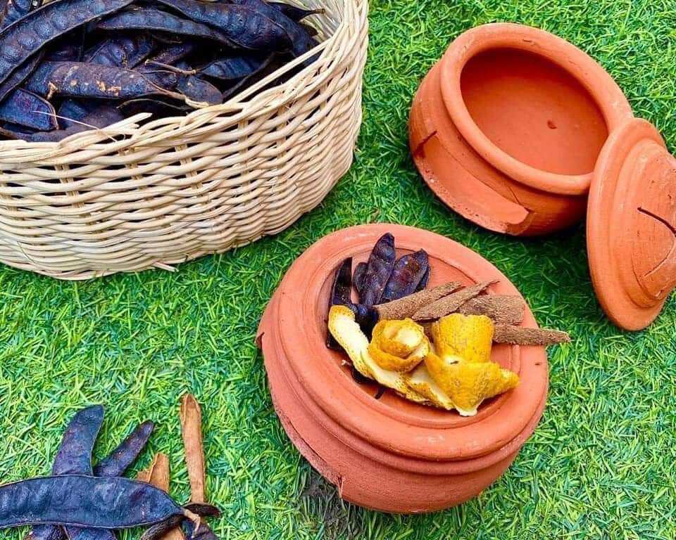 Bếp xông bồ kết,chanh ,sả.