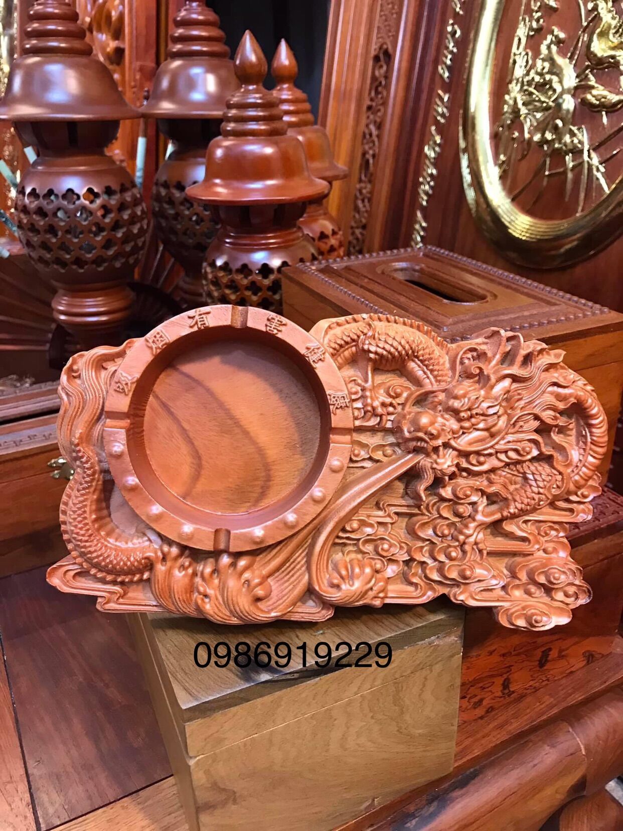 Gạt tàn nguyên khối gỗ hương đá trạm khắc hình rồng tinh xảo sắc nét liền khối