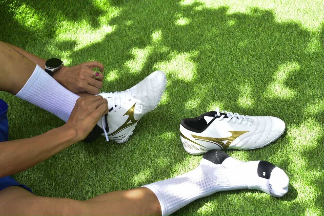 Giày đá bóng 3 sọc đế cao su size 39-43 (đã khâu Full đế)