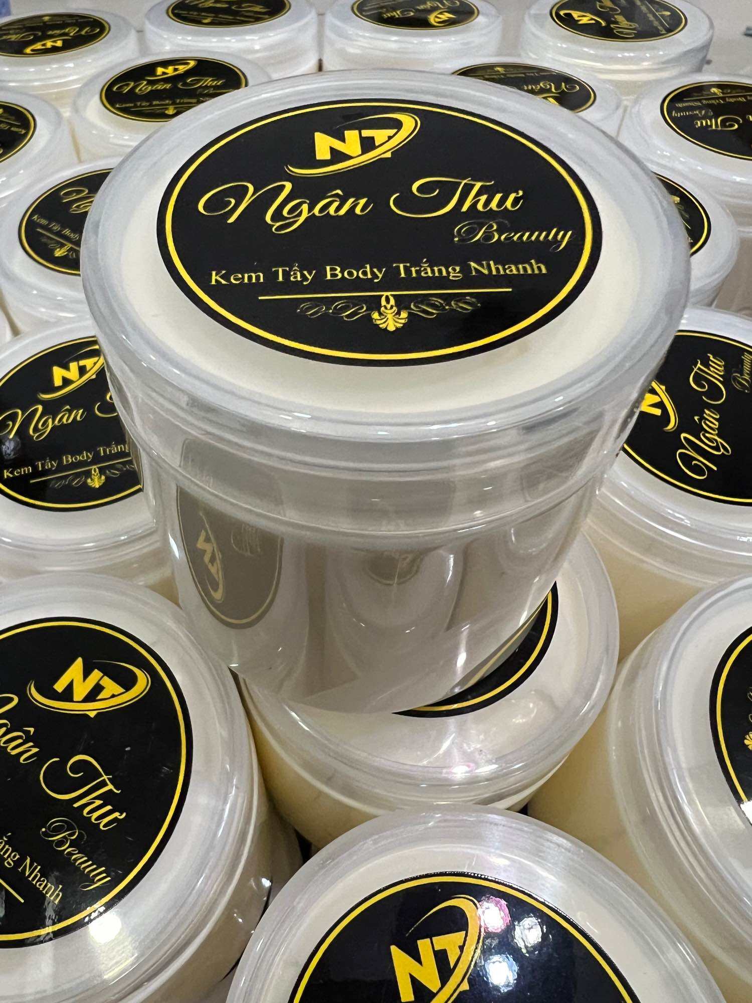 Kem Tẩy Body 250g Trắng Mạnh Th Ngân Thư