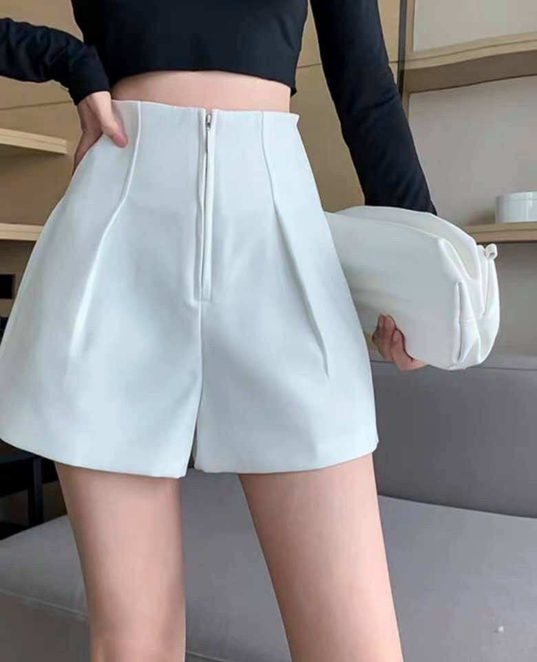 Quần short nữ lưng cao khóa giọi lệ giữa màu đen trắng Sinsova