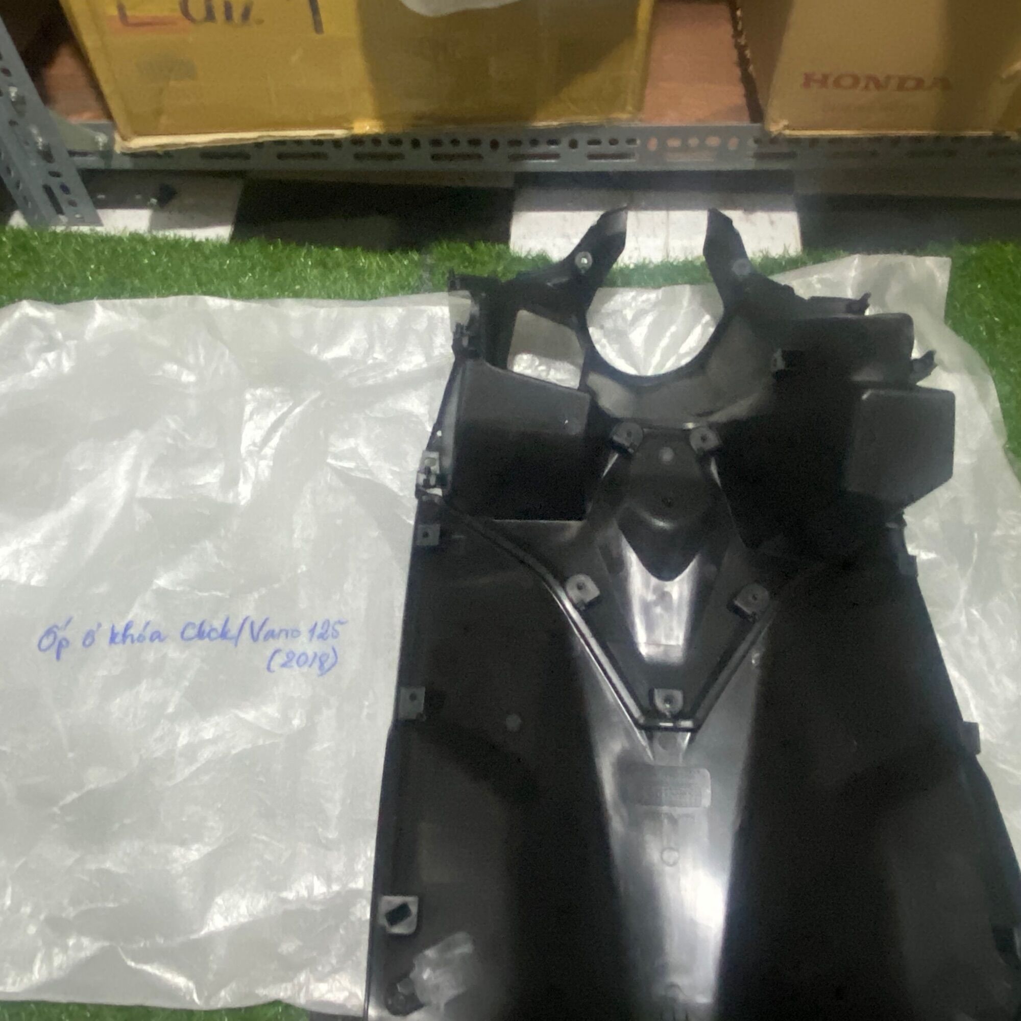 Ốp yếm khoá Vario , Click 125 2018 - 2020
