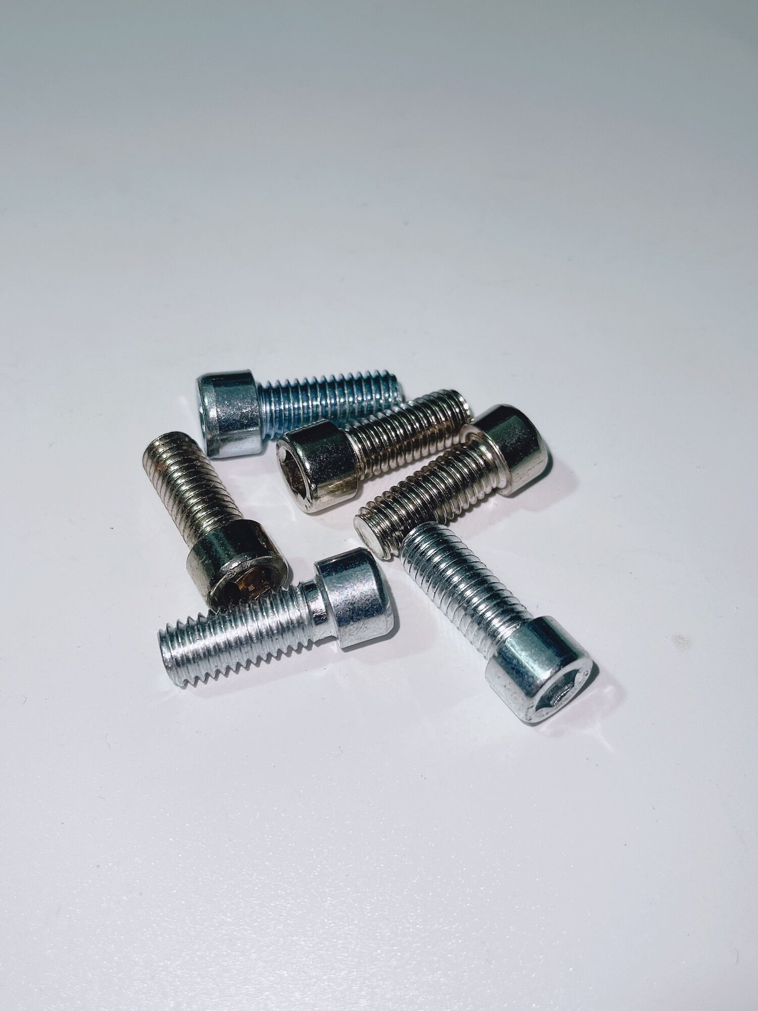 Ốc bulong M8 8li 8x20 sắt xi đầu lục giác chìm, ốc 8li lục giác ren thuận & ren nghịch