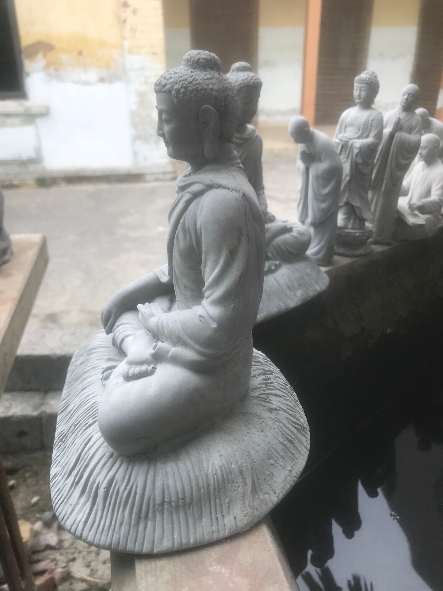 tượng thích ca(chất liệu xi măng)