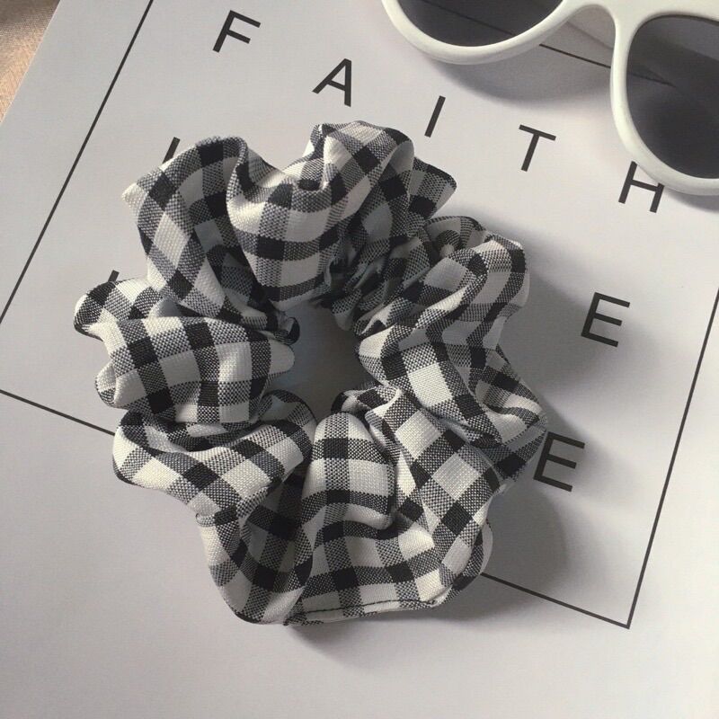 Cột tóc scrunchies caro dễ thương