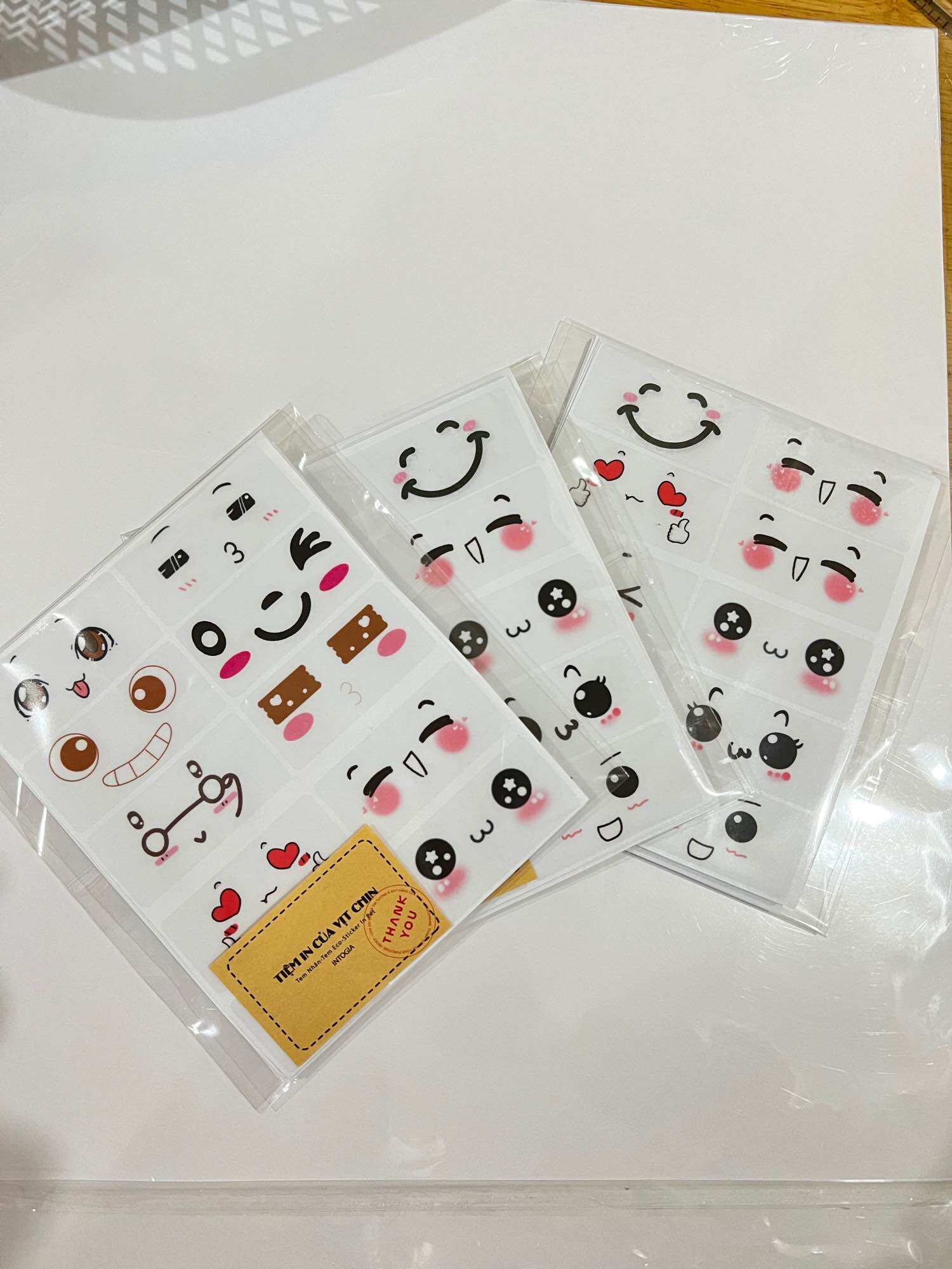Set 50 sticker decal trong mặt cười cute