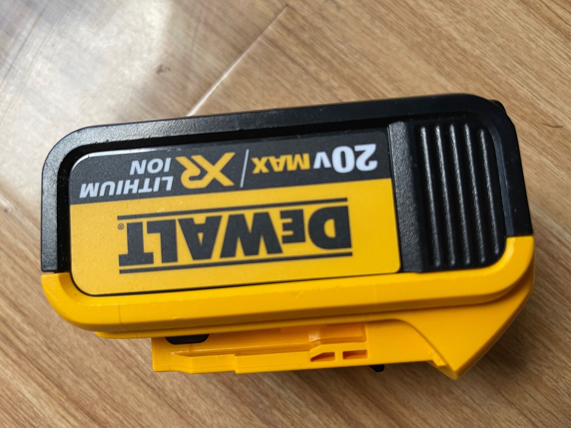 PIN DEWALT 20V 4AH Hàn Quốc