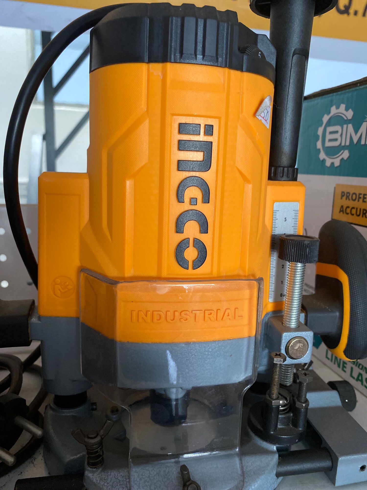 Máy phay gỗ , ingco RT22008