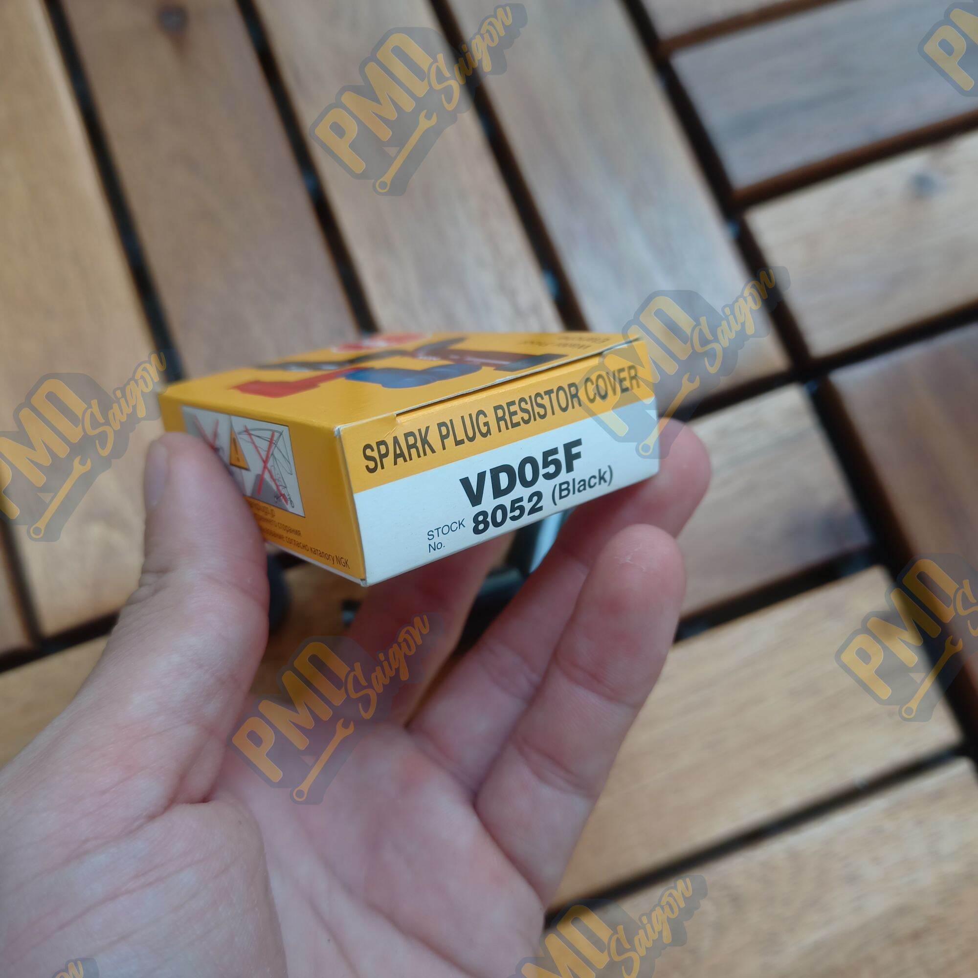 Chụp bugi NGK VD05F (màu đen)