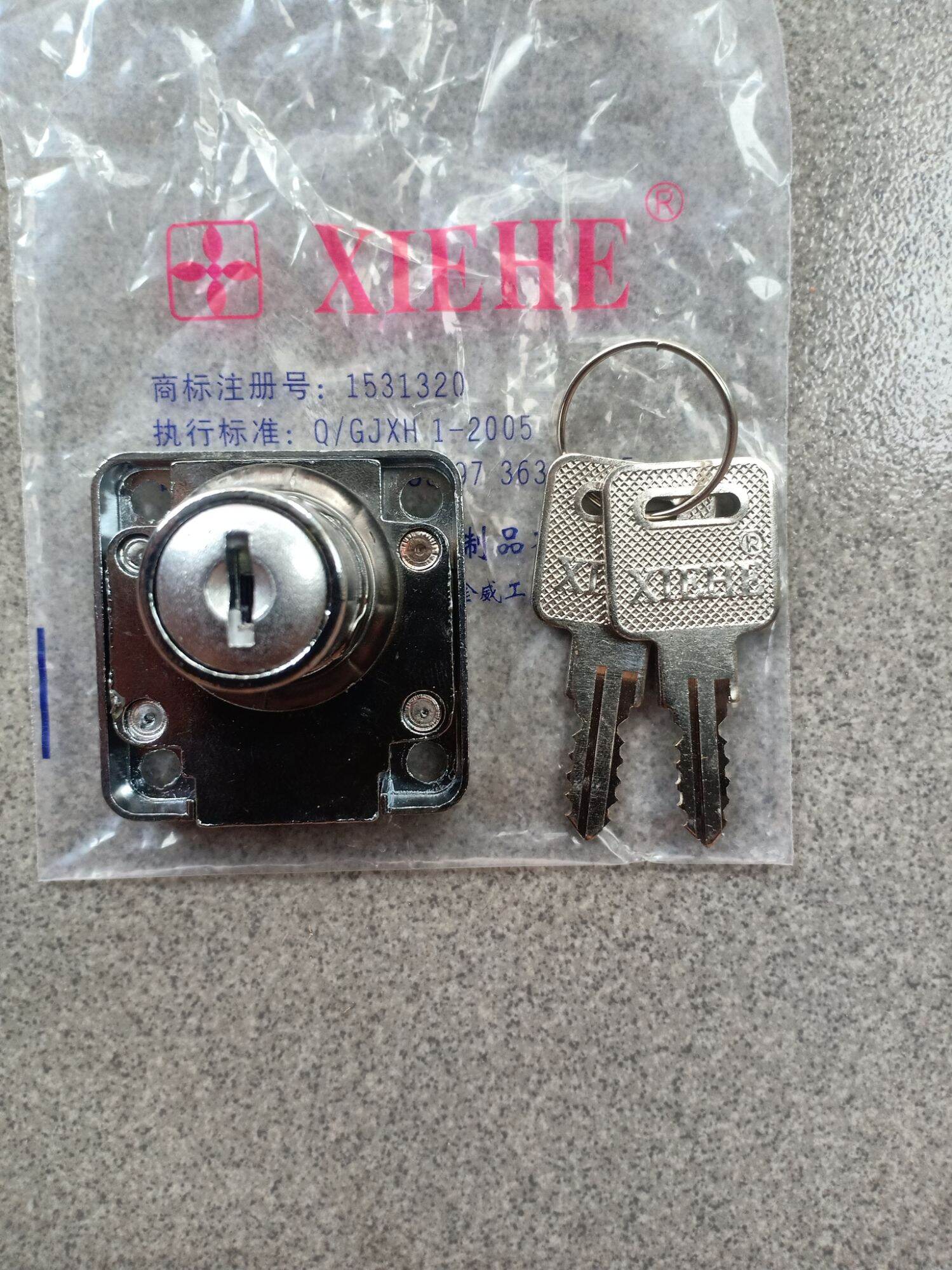 Khoá tủ Xiehe chìa thau kích thước 38x38