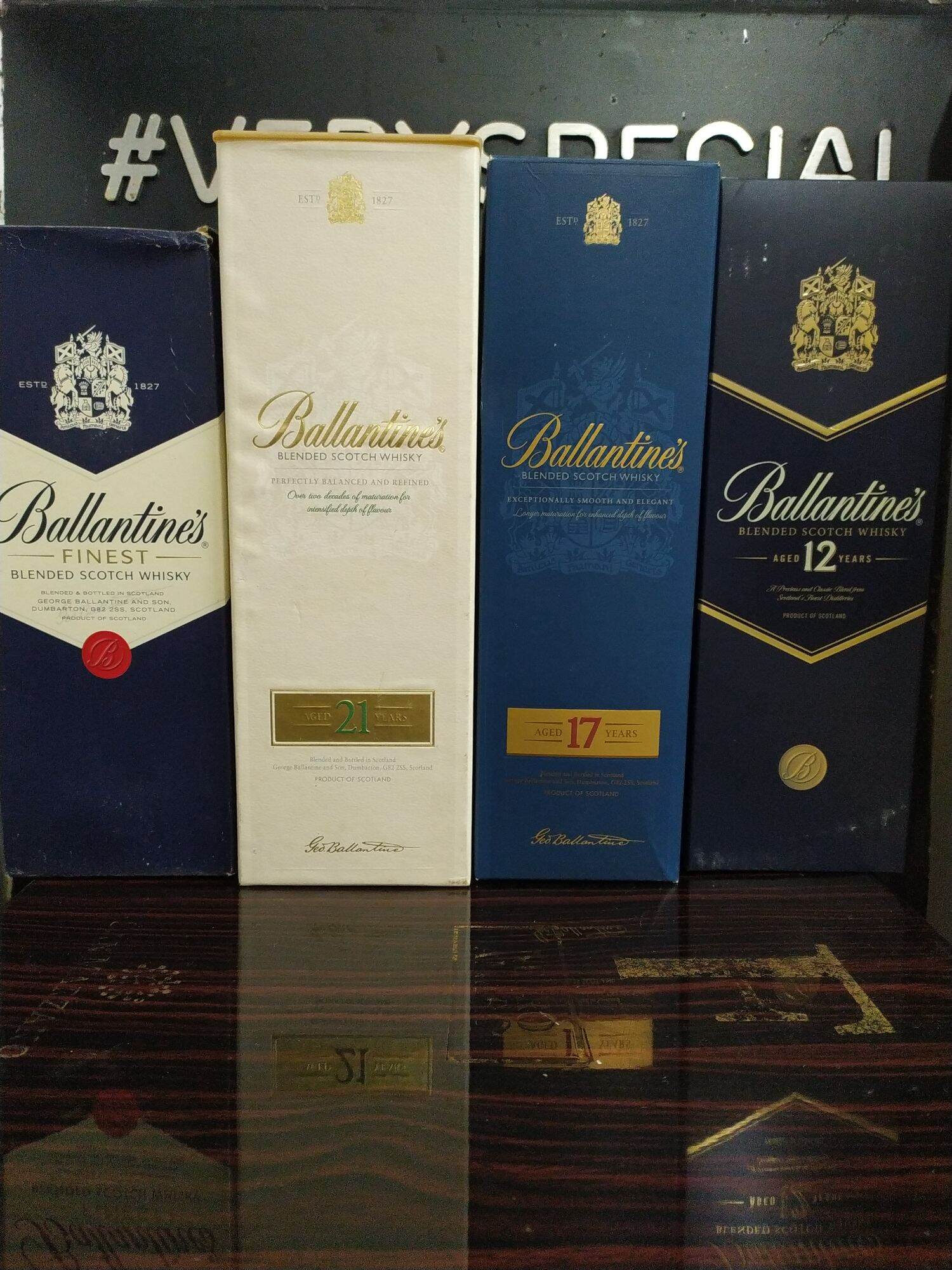 Chai ballantine's full hộp