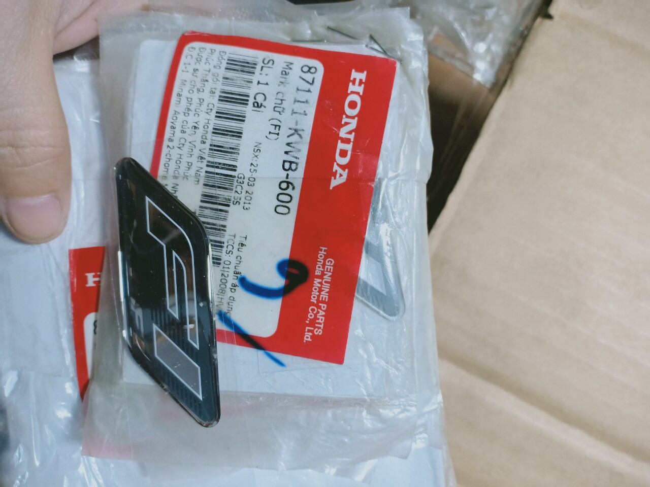 Tem chữ fi màu đen honda