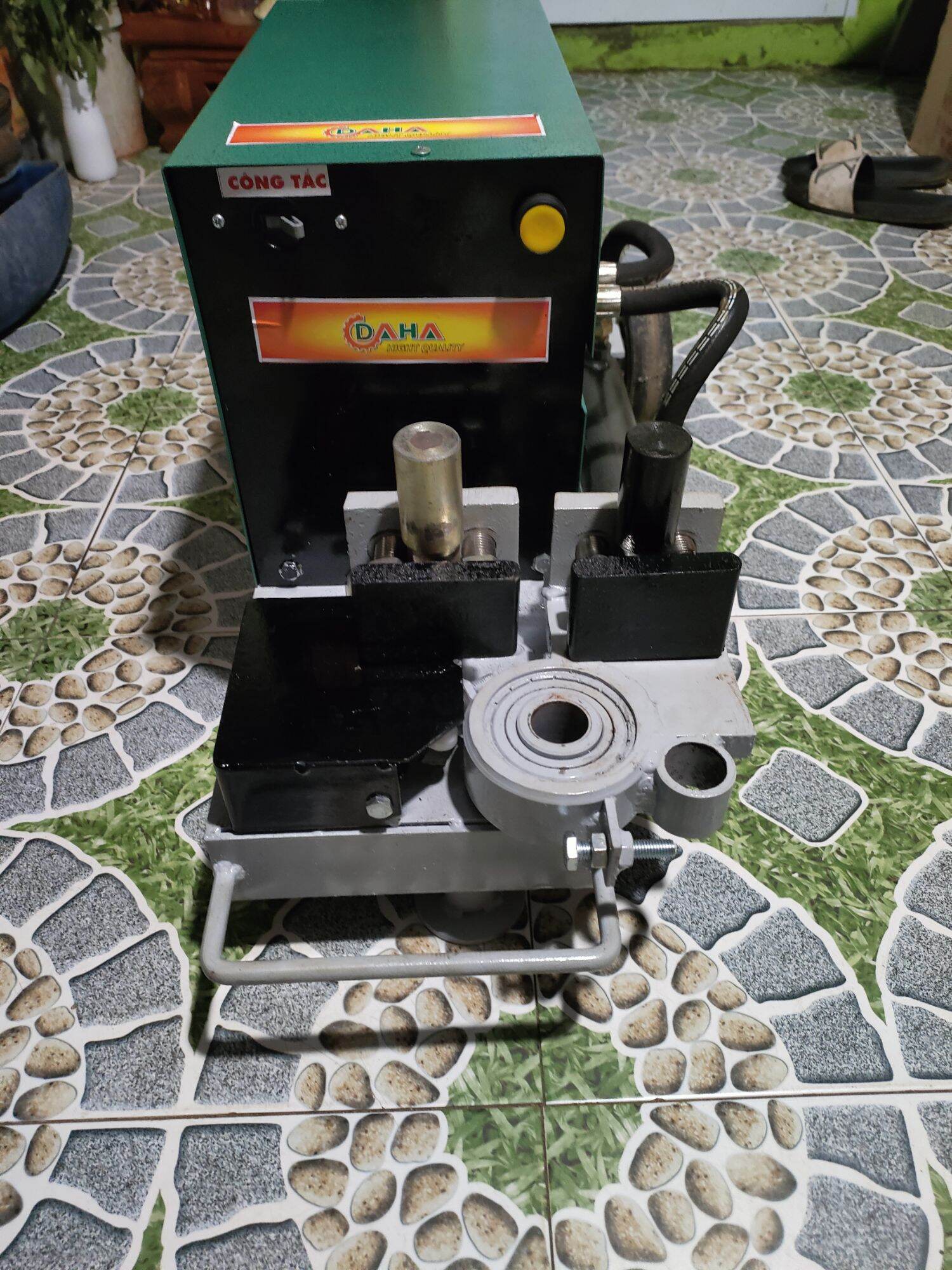 Máy bẻ sắt thủy lực