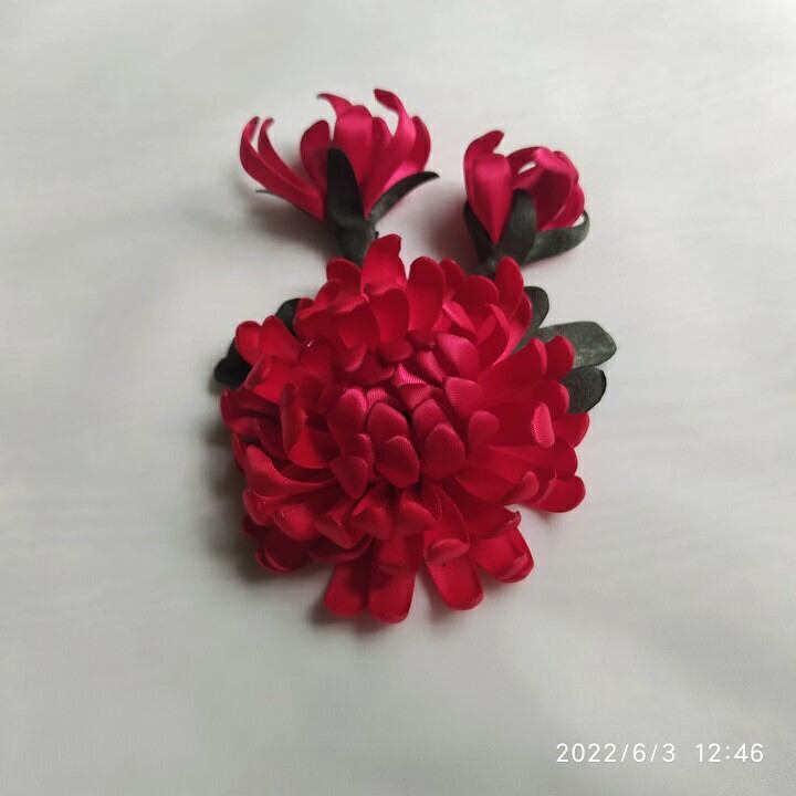 Hoa cúc chùm cài áo handmade Canto màu đỏ