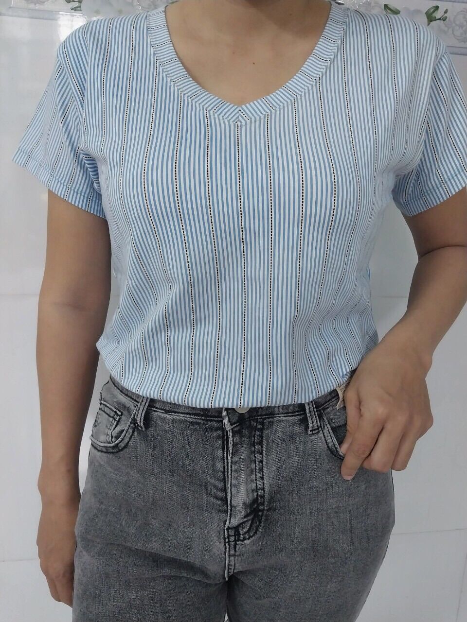Áo thun trơn sọc cổ tim