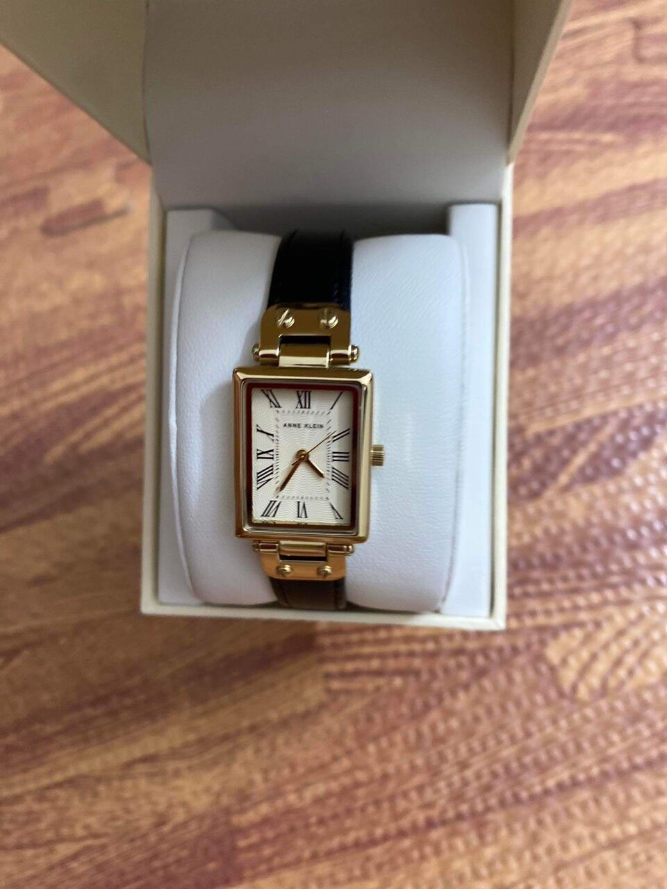 Đồng hồ nữ Anne klein
