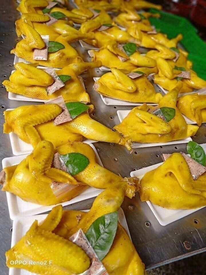 1 con Gà ủ muối hoa tiêu, ăn liền (2 khay, GIAO LIỀN)