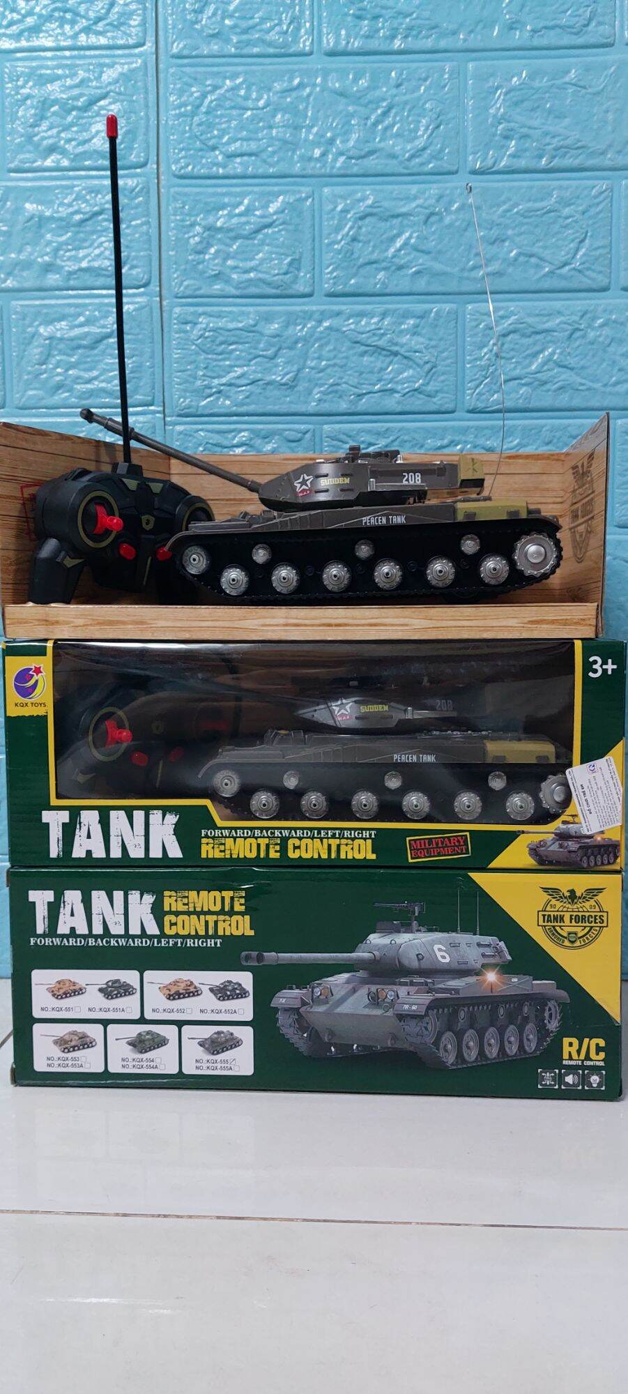 Đồ chơi xe tank điều khiển từ xa 4 chiều bằng remote cầm tay sử dụng pin AA