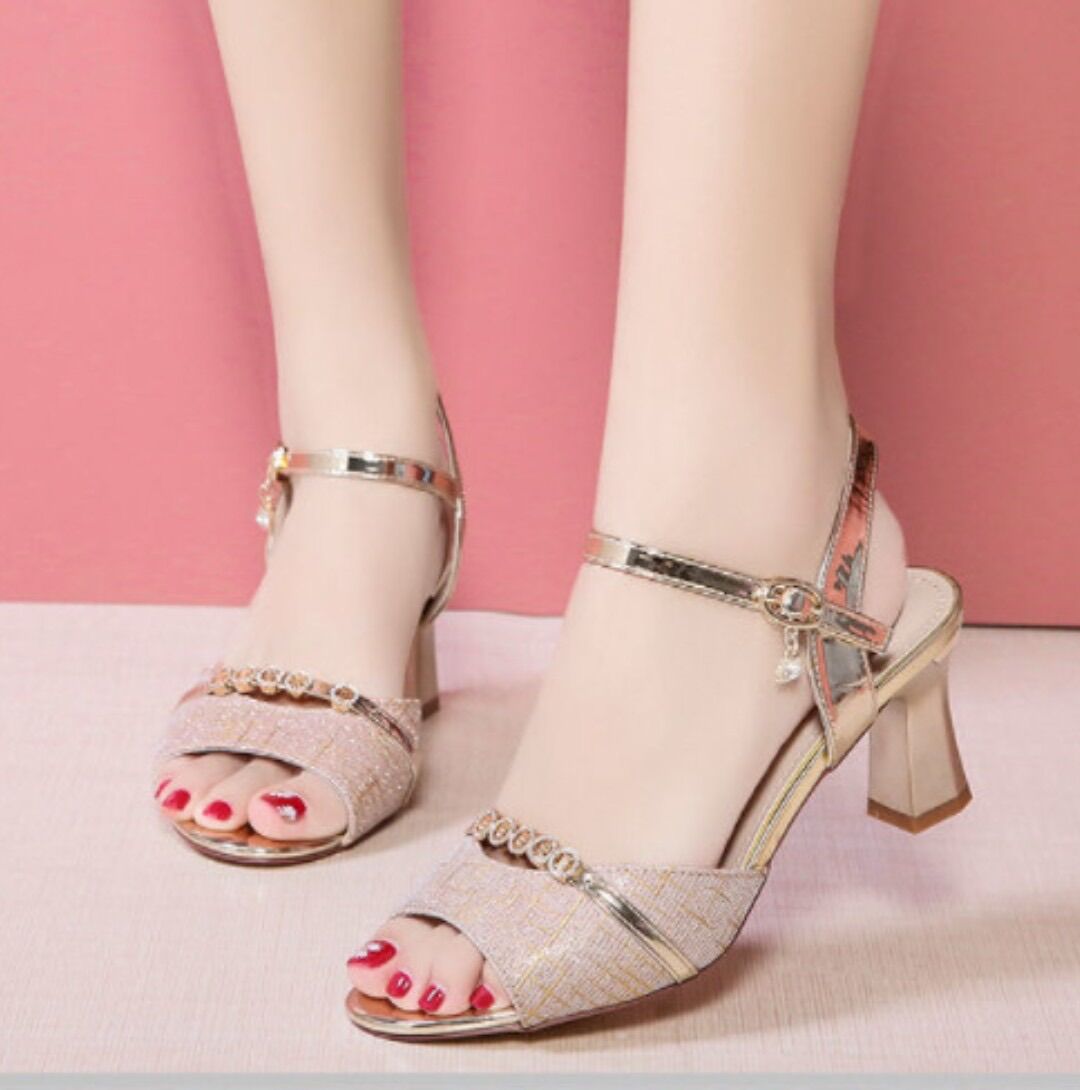 Giày sandan gót sơn dự tiệc