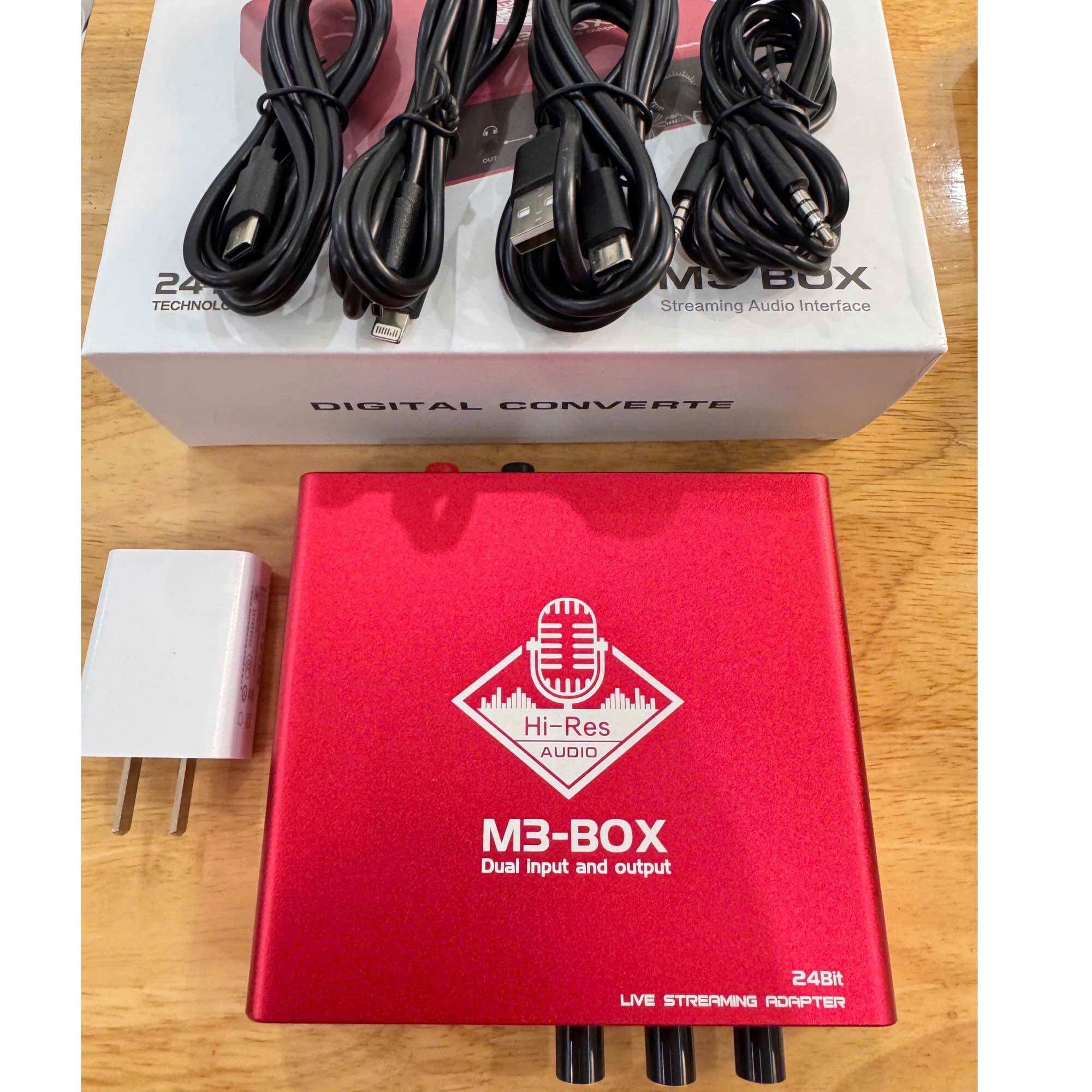  Box Live stream M3  tặng thêm 1 dây 3.5 âm thanh 24 bit có chỉnh chế độ to nhỏ cho ra âm thanh sắc nét dùng cho tất cả các dòng điện thoại bảo hành một năm 