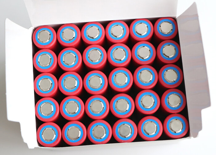 Pin sạc 3.7V 18650