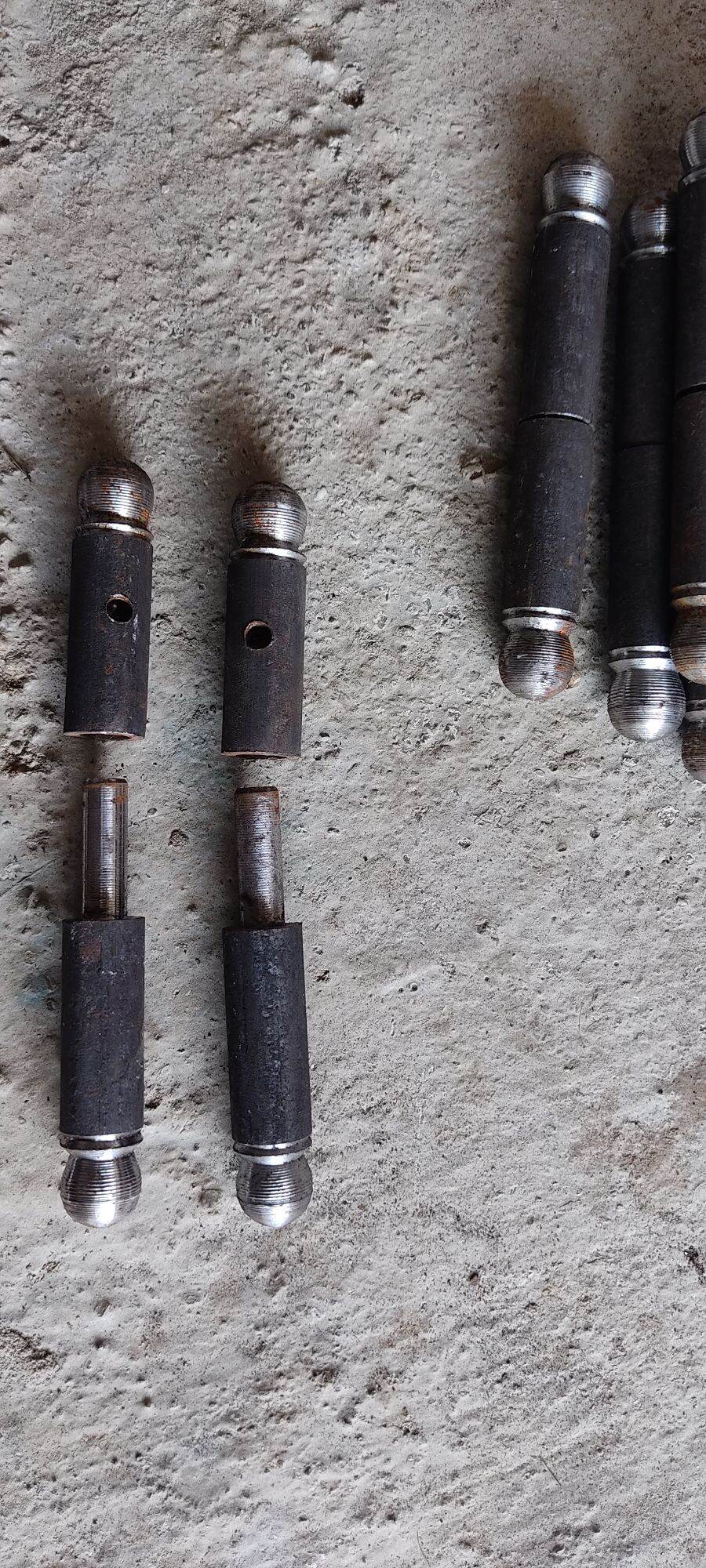 bản lề phi 18 mm. dài 12 cm. ngõng 3 cm
