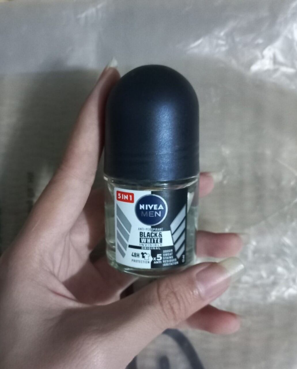 Lăn Khử Mùi Nivea Men Black & White 12ml