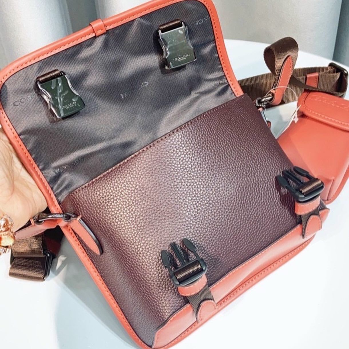 Cặp Coach nam đeo chéo xịn sò