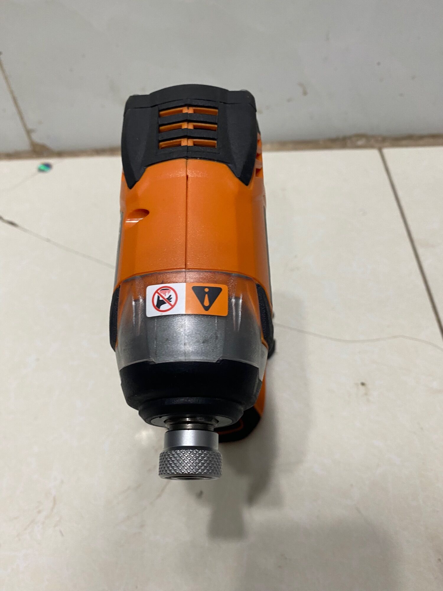 Thân máy bắn vít AEG 18v BSS18C. Sử dụng pin AEG 18v Lh:0938310677duy