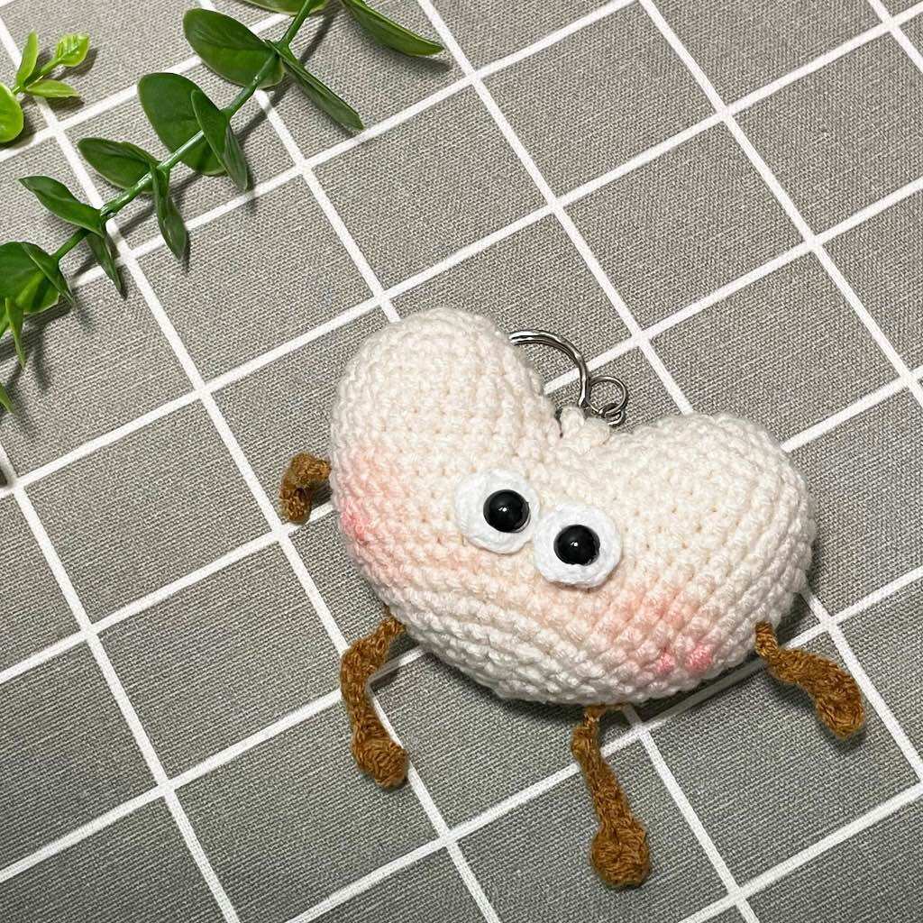 Móc khoá trái tim handmade bằng len
