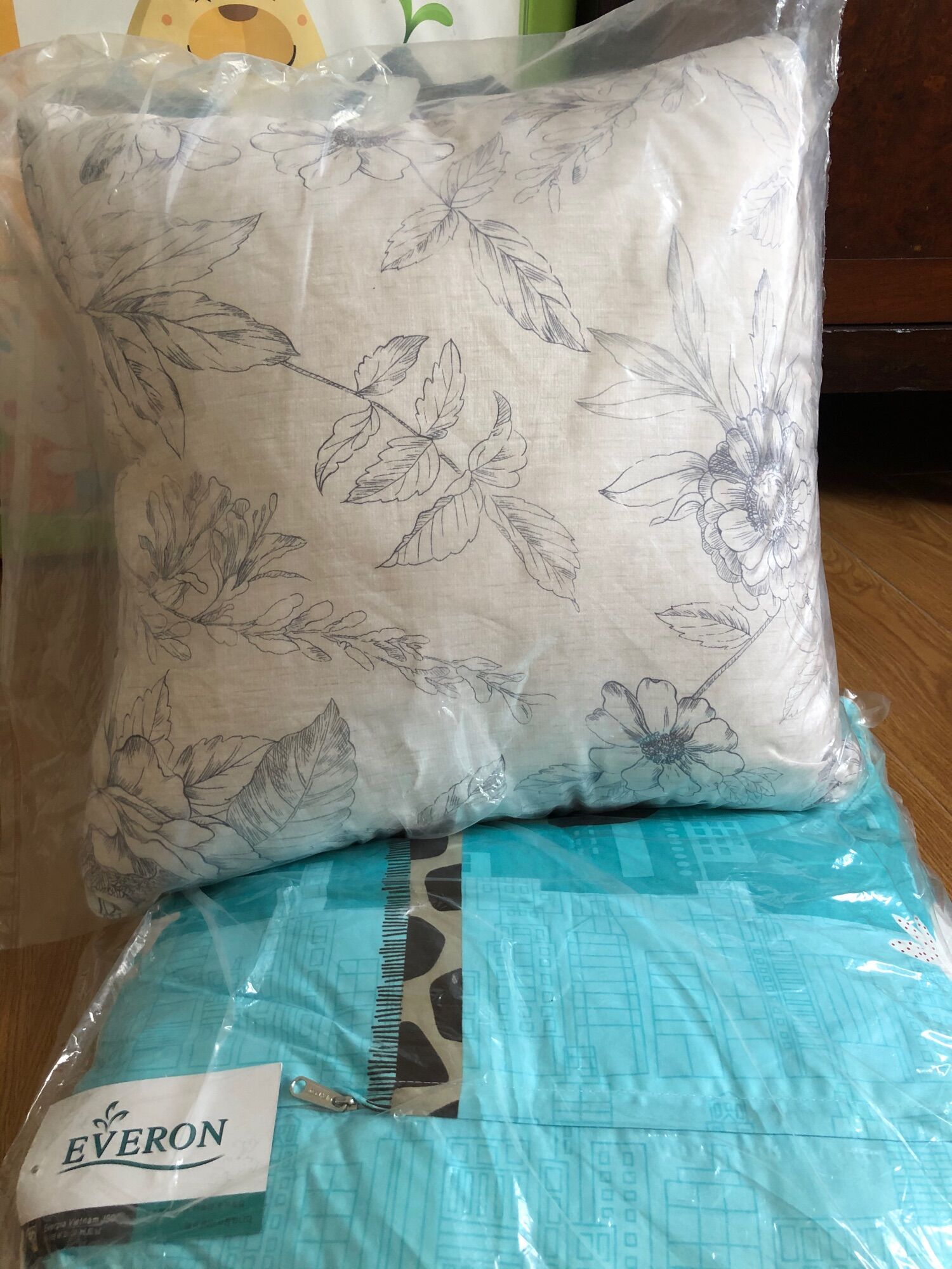 Gối tựa Everon size 45x45 (cả ruột và vỏ gối)