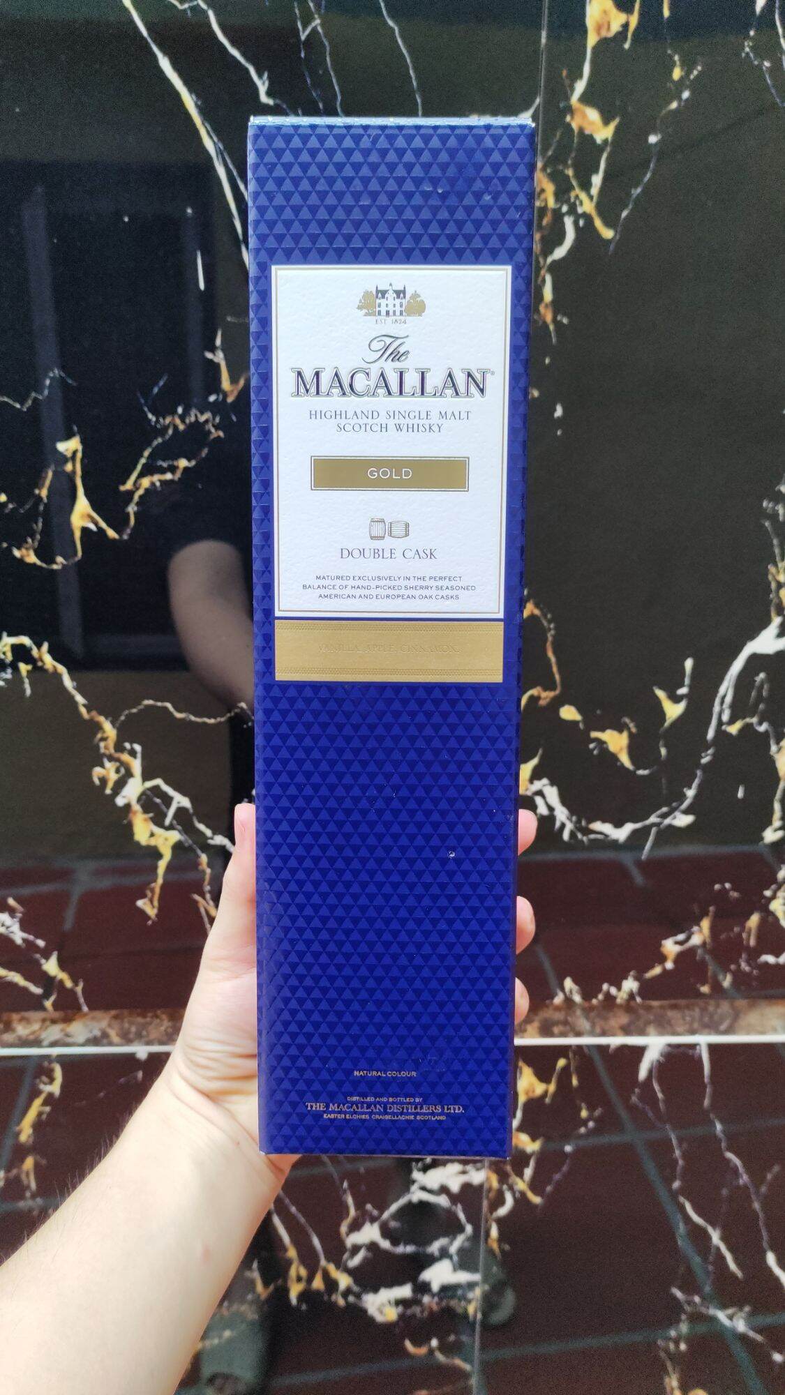Vỏ chai Macallan Gold trưng bày siêu rẻ