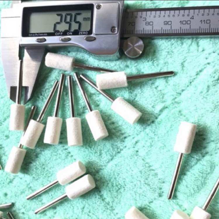 Trụ nỉ đánh bóng 8mm cán 3mm